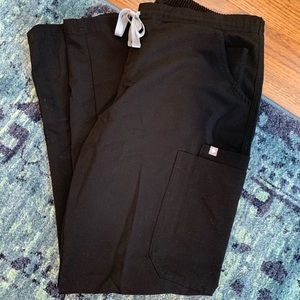 Size medium Figs Yola skinny black scrub pants